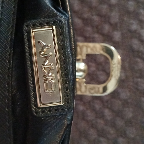 DKNY Vintage signature chain handle 🎒 Bag Authentic - Picture 11 of 14